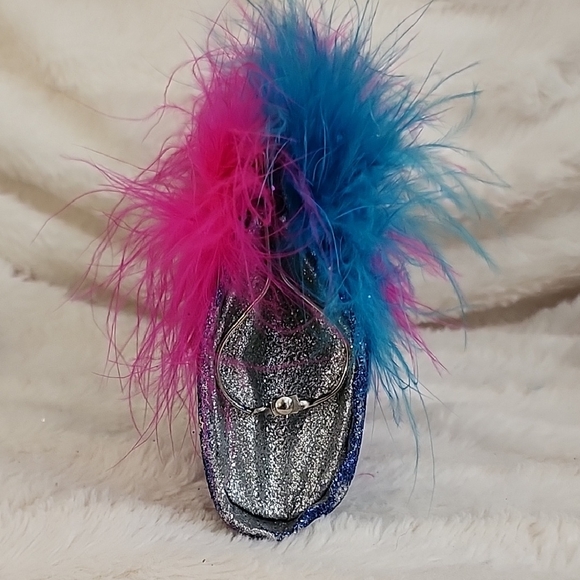 Nyx Blue and Pink Kids Accessory - Picture 3 of 4